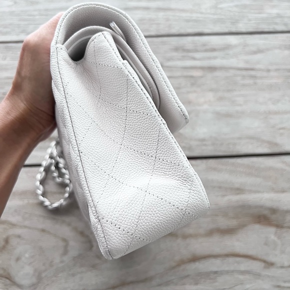 1️⃣3️⃣5️⃣0️⃣0️⃣ CHANEL Classic White Caviar Medium Bag - Picture 9 of 16